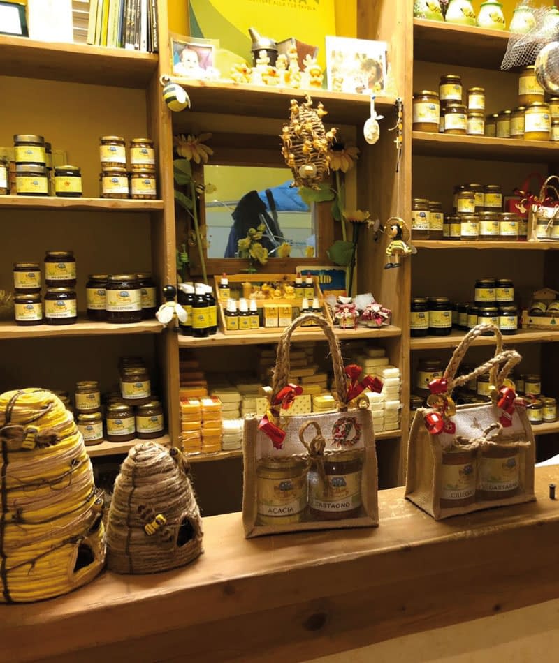 prodotti presenti presso lo spaccio di apicoltura burato